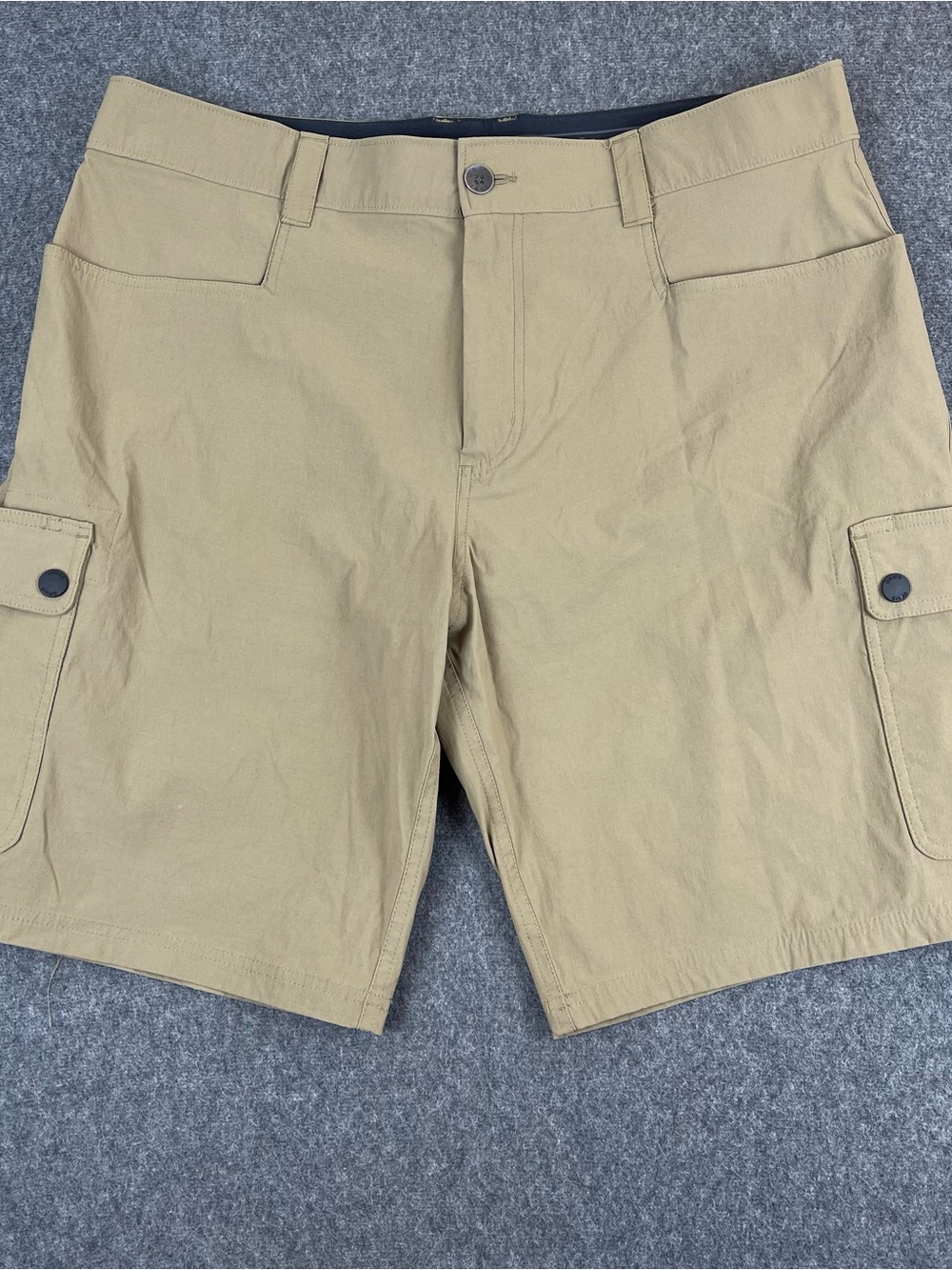 Orvis Voyager Shorts Mens 36x10 Tan Cargo Hiking Outdoor Stretch Fishing